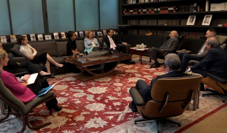 لقاء بين جنبلاط وهوكستين في كليمنصو بحث في اخر المستجدات السياسية.