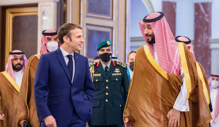 ماكرون التقى ولي العهد في السعودية .