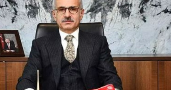 وزير النقل التركي: نعتزم بدء مفاوضات مع سوريا لترسيم الحدود البحرية .