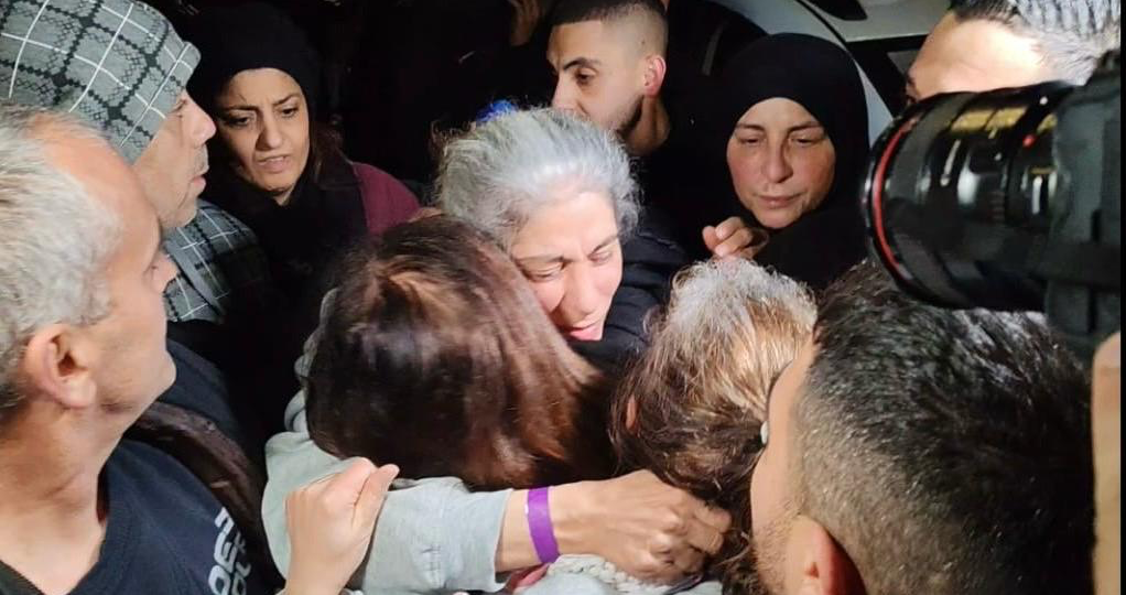 الاحتلال أفرج ليلا عن الدفعة الأولى من المعتقلين ضمن اتفاق وقف النار