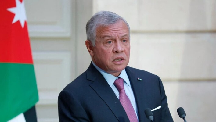 ملك الأردن يستقبل الشرع عند وصوله إلى عمّان