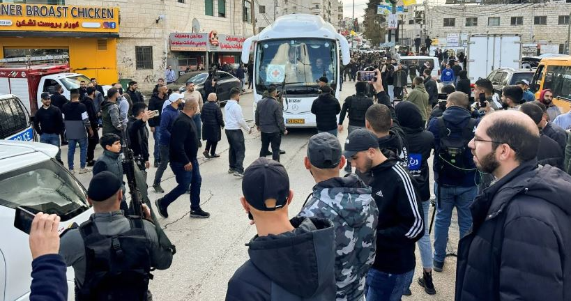 وصول المعتقلين الفلسطينيين المفرج عنهم إلى قطاع غزة