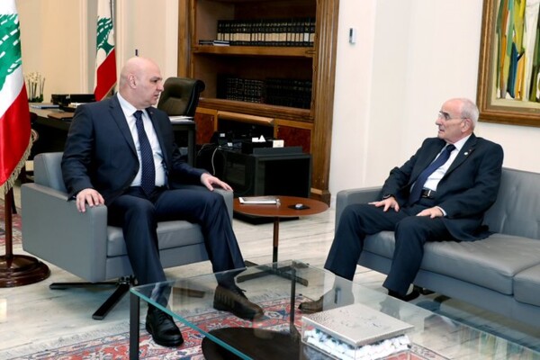 الرئيس عون بحث مع وزير الدفاع الاوضاع الأمنية وانتشار الجيش في الجنوب