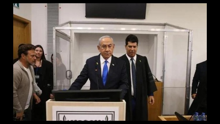 نتنياهو مثل للمرة الـ18 أمام المحكمة بشأن تهم الفساد الموجهة إليه.