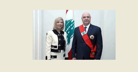 الرئيس عون عاد واللبنانية الأولى الى بيروت .