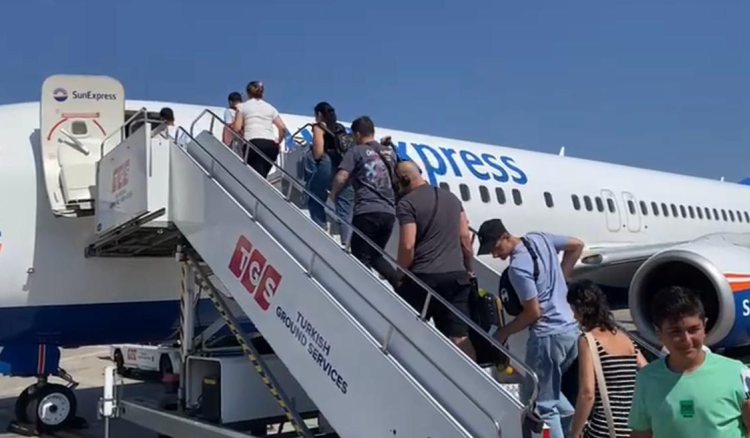 Sun Express تعيد 186 راكبا لبنانيا من أنطاليا .