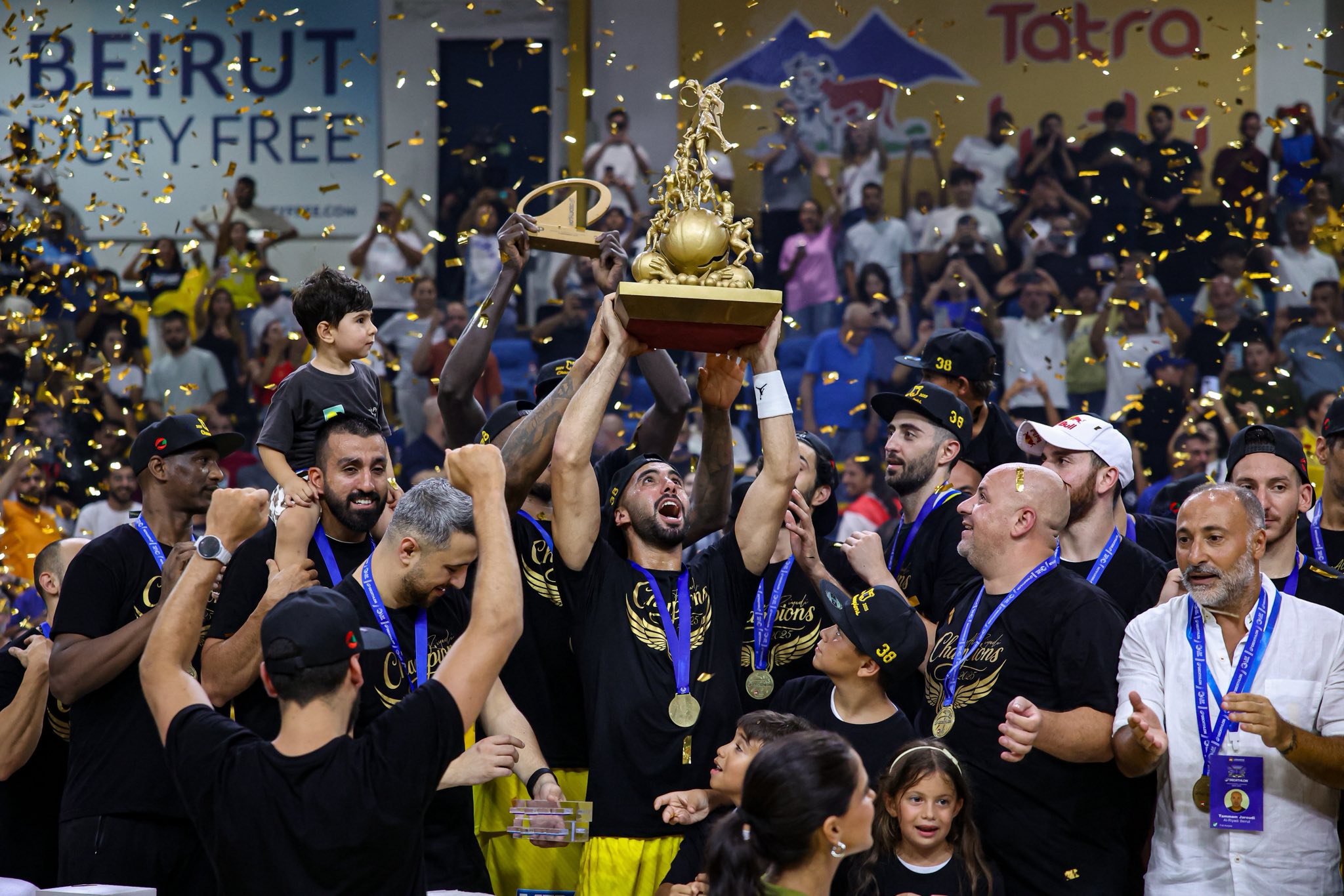 الرياضي يتقبل التهاني بلقب بطولة الدوري اللبناني هذا المساء .