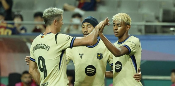 غضب في ريال بعد الإستهزاء بنجمه السابق لوكا مودريتش خلال مباراة برشلونة وسيوول الكوري الجنوبي .