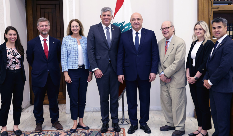 الرئيس عون استقبل السيناتور لحود: لبنان ينتظر الرد النهائي الإسرائيلي على ورقة باراك.