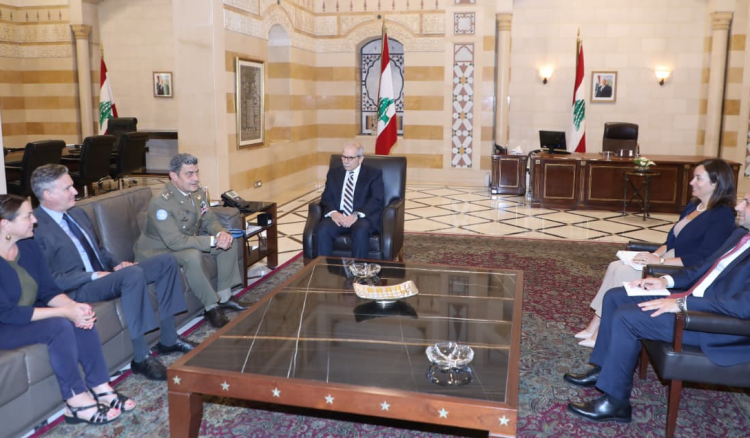 سلام عرض مع أبانيارا جهود  اليونيفيل.