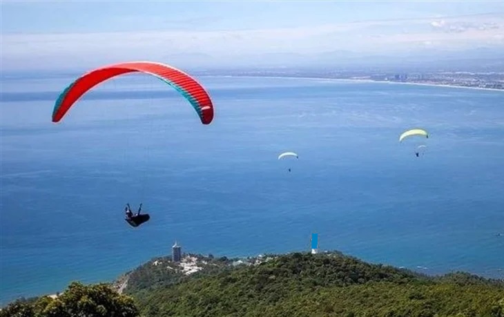 بعد وفاة المظلي عمر سنجر , وزارة الشباب والرياضة تحظر رياضة acro-paragliding .