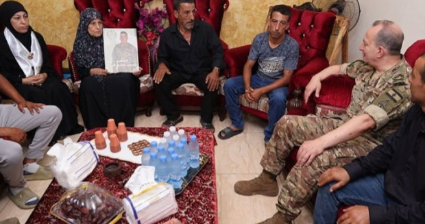 قائد الجيش تفقد موقع انفجار مخزن الأسلحة في وادي زبقين .