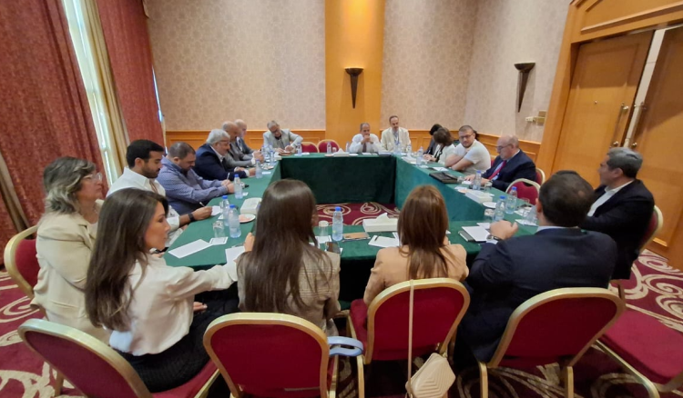 الصدي يتابع ملف الطاقة الشمسية مع حملة الرخص.