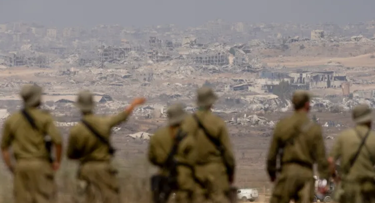 العدو الاسرائيلي يكثّف ضرباته في مدينة غزة .