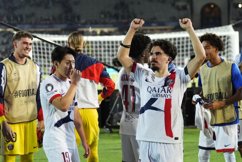 باري سان جيرمان يؤكد زعامته على أوروبا بإسقاطه برشلونة خارج أرضه في دوري الأبطال .