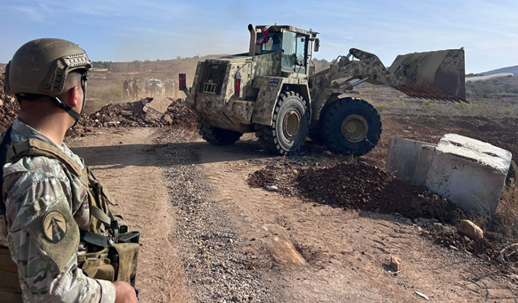 الجيش: أزلنا مكعبات اسمنتية وسواتر ترابية أقامها العدو في خراج عيترون.