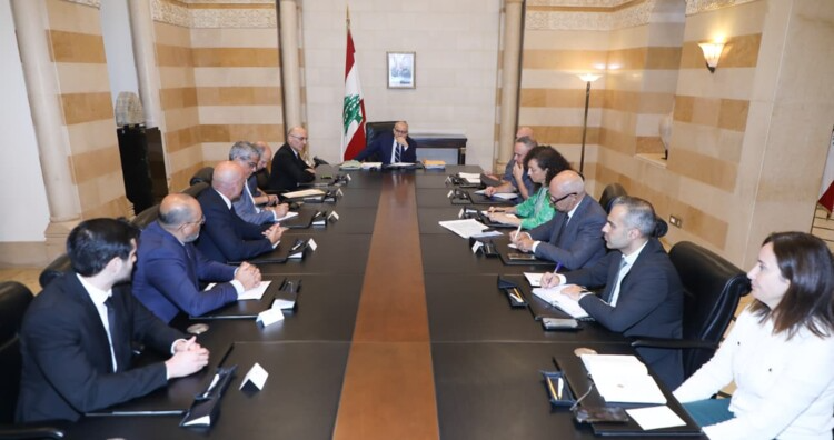 سلام ترأس اجتماعا بحث في تنظيم السير وإدارة النفايات في بيروت.