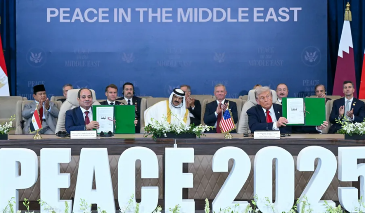 توقيع اتفاق السلام في شرم الشيخ .