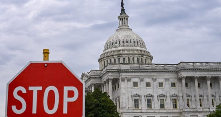 الولايات المتحدة تدخل رسميا في حالة شلل فدرالي