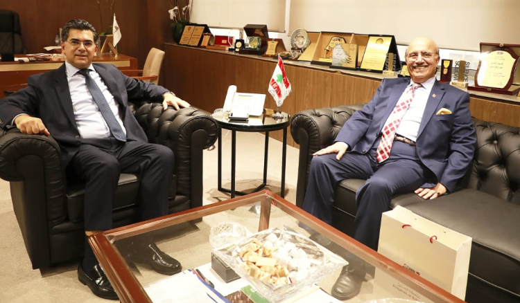 مرقص عرض وسفير البحرين تفعيل التعاون الاعلامي.