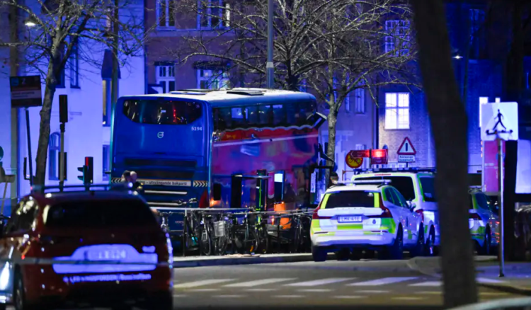 قتلى في ستوكهولم جراء اصطدام حافلة بمحطة للركاب.