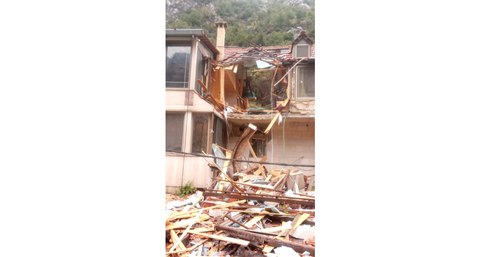 العواصف والسيول اجتاحت منزلا في تنورين التحتا