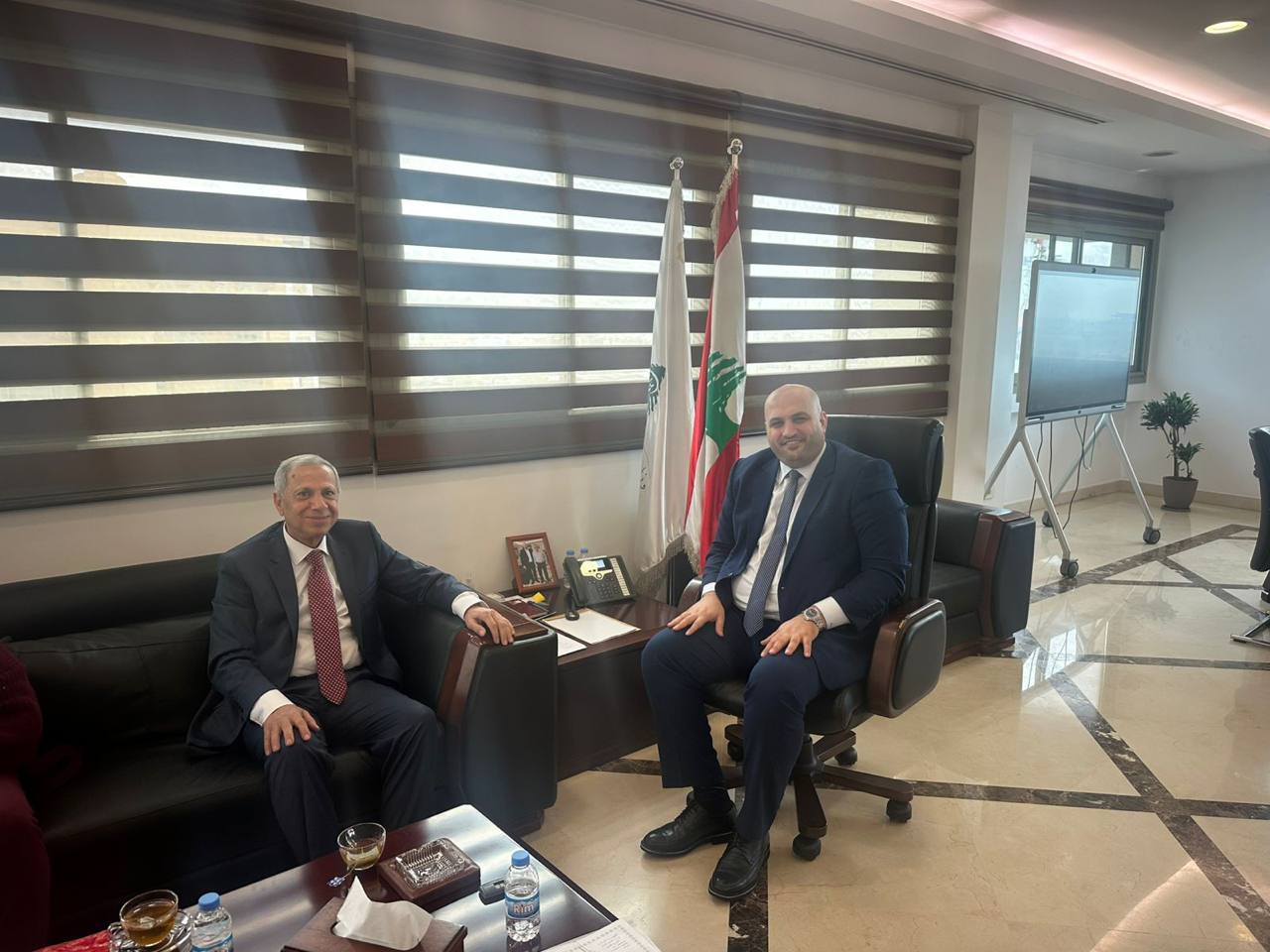 النائب طرابلسي زار وزير الصحة وبحث معه سبل تحسين الاوضاع الصحية