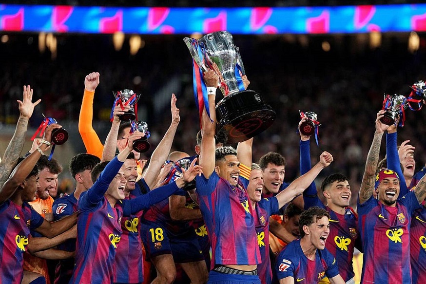 برشلونة يفوز على ريال مدريد ويحتفظ بلقبه بطلًا للدّوري الإسباني .