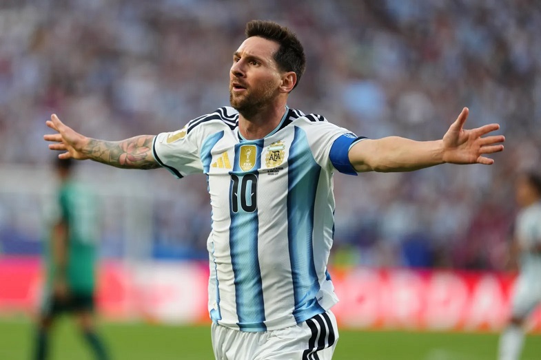 ’’ميسي’’ يبهر الجميع ويواصل تحطيم الأرقام القياسية في كأس العالم .