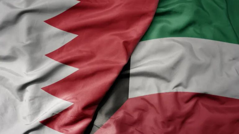 سماع دوي انفجارات قرب مطار الكويت وفي البحرين