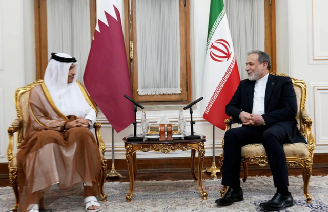 عراقجي يستقبل رئيس الوزراء القطري في طهران