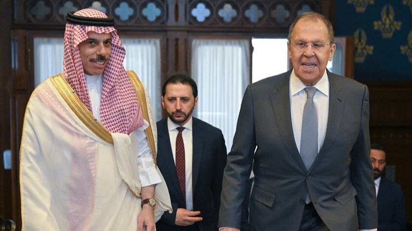 لافروف لبن فرحان: روسيا تسعى بصدق للمساعدة في تهدئة الأوضاع بالشرق الأوسط